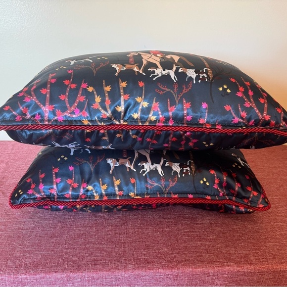 Dark Navy and Maroon Fox Hunting Horse Print Pillows with Maroon Cording - Picture 8 of 11